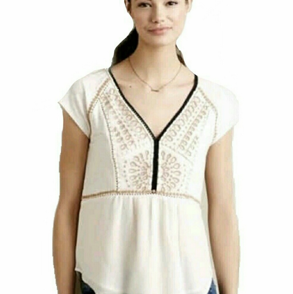 🎀 Akemi + Kin v neck tee #boho L